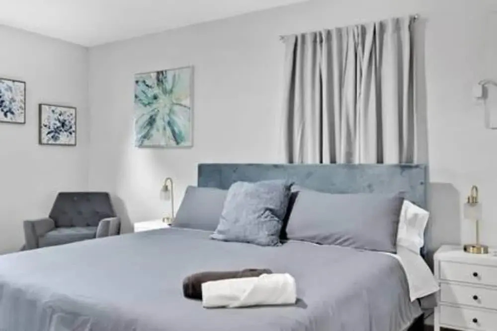 427 NE 107th Studio 6BR 3BA 7 Beds Pool Parking 2 Kitchen