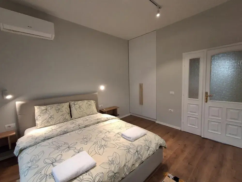 AR Hotel