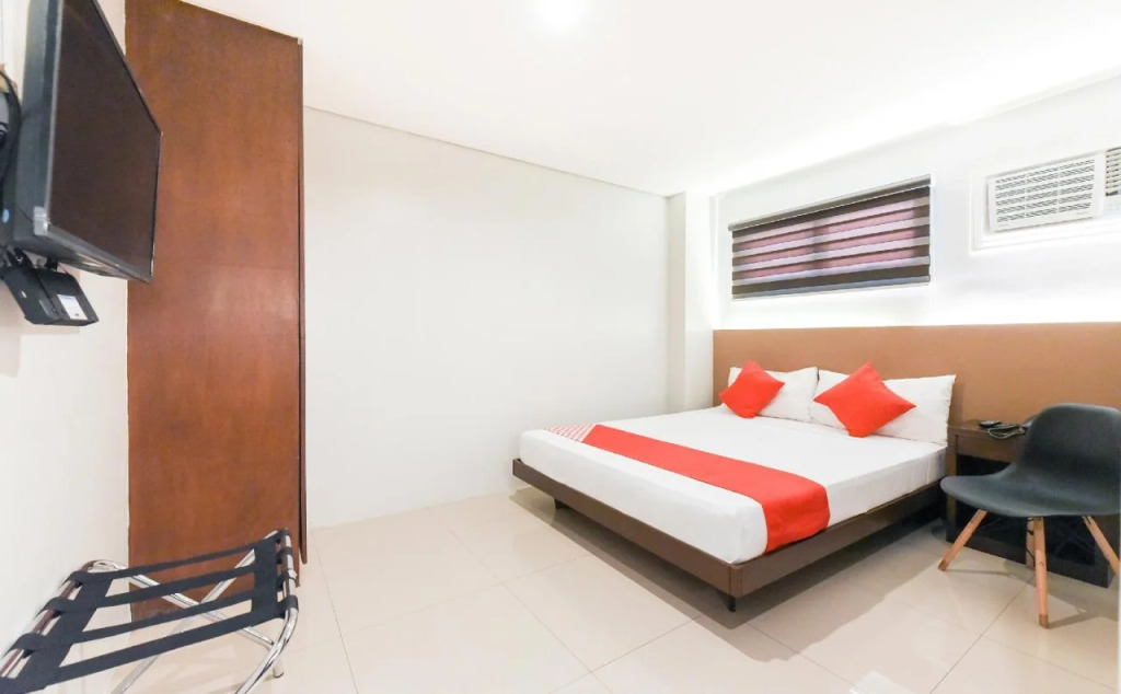 OYO 111 The Chipper Hotel