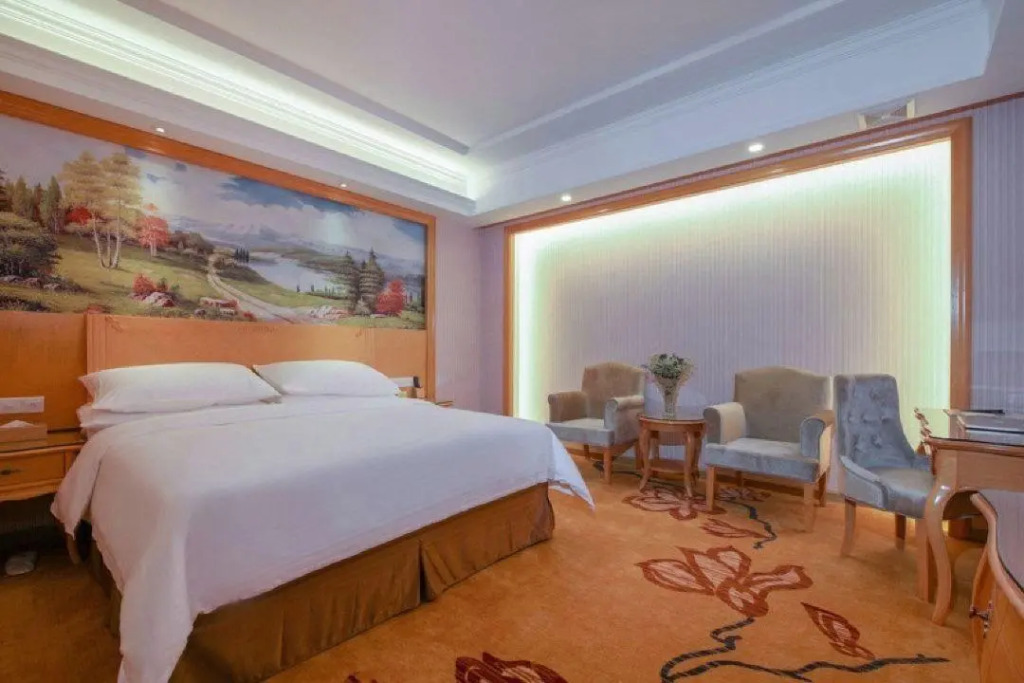 Vienna Hotel (Huizhou Qiuchang Yingbin Road)