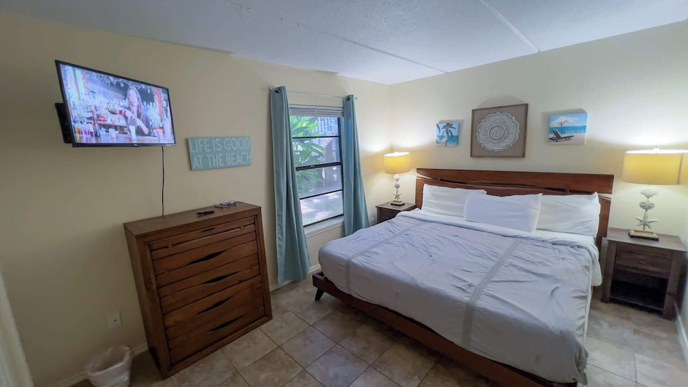 Short Walk to Beach - Pool - 1st Floor
