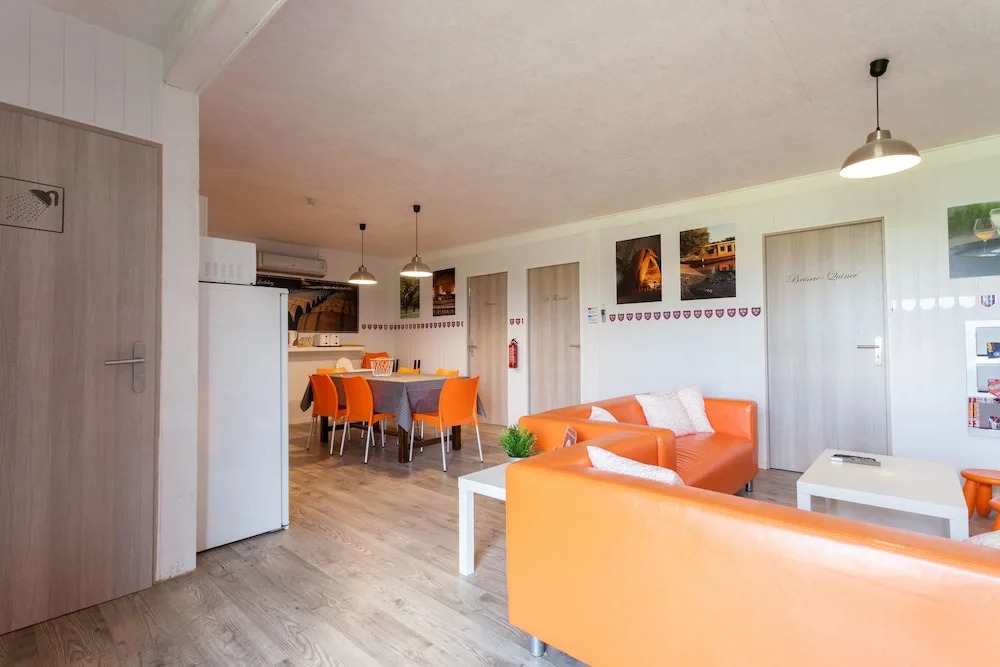 APPARTHÔTEL Les Prés Blondeau, 1 à 10 personnes, 3 chambres, Terrasse, Parking privé, Wifi, Arrivée autonome 24-7