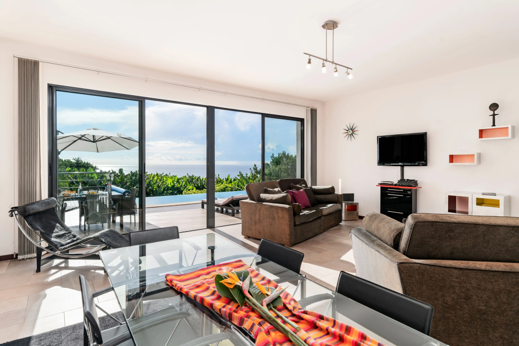 Contemporary villa, heated infinity pool, sea-views | Designhouse