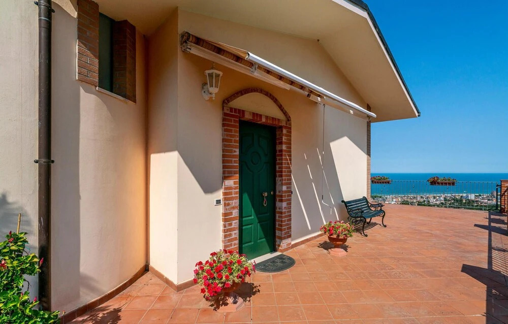 Beautiful Home In Belsito With Wifi