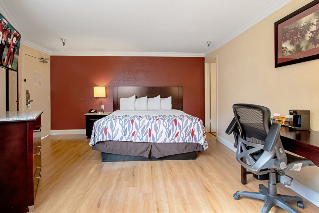 Red Roof Inn & Suites Monterey