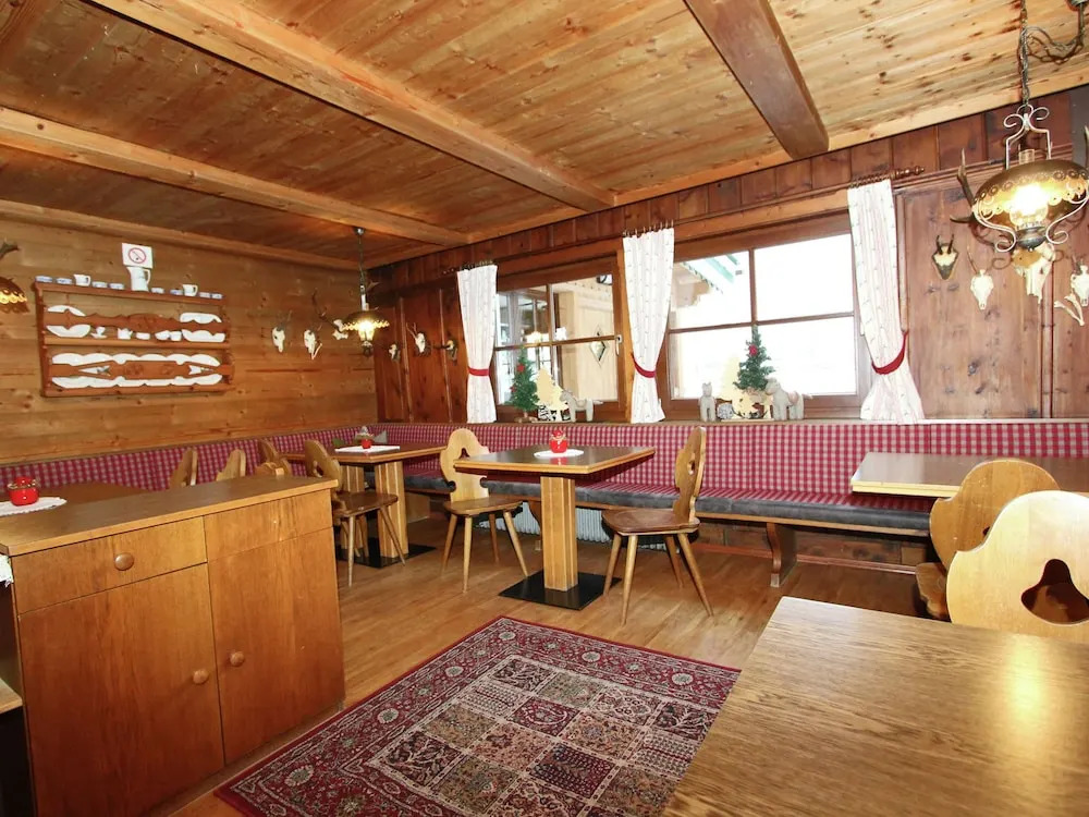 Quaint Chalet in Mayrhofen near Ski Lift
