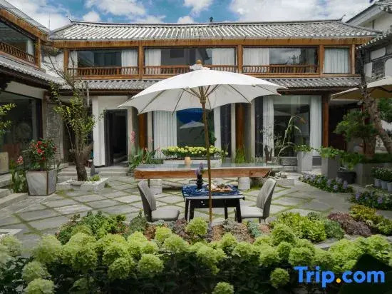 Manyun Ting Bai Ethnic Centennial Courtyard Designer Meisu