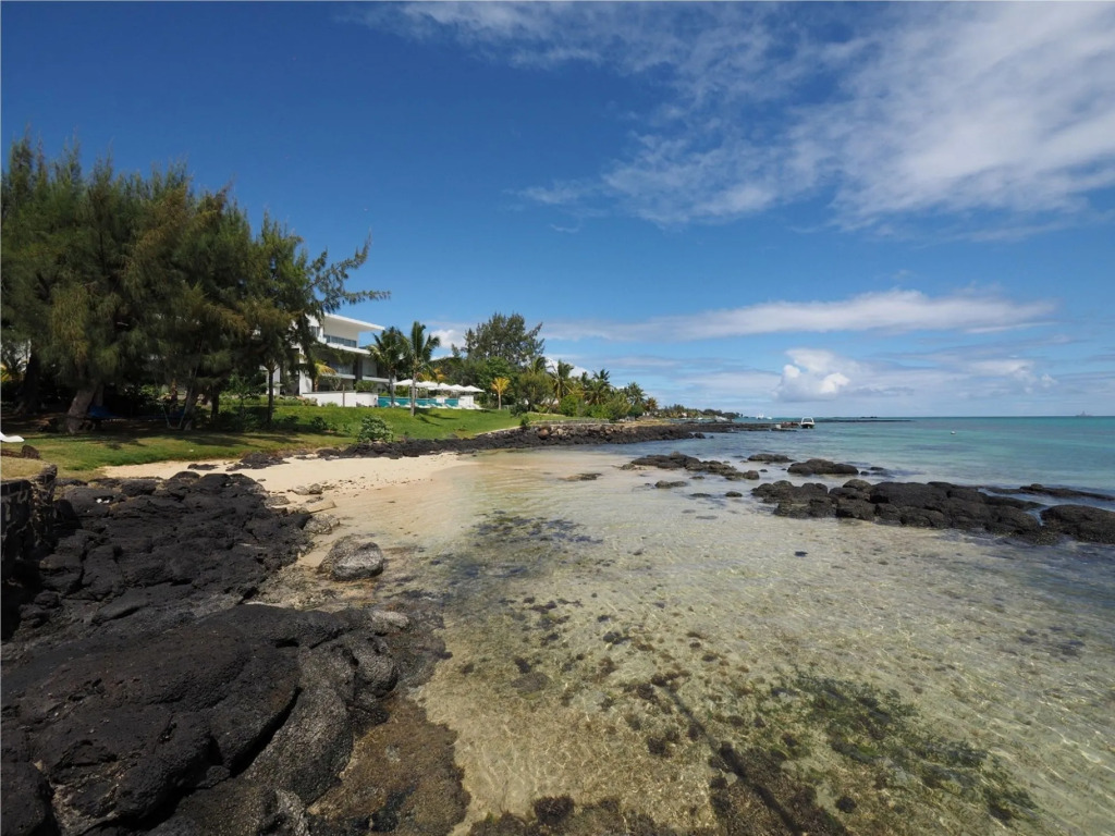 Myra Seafront Suites by LOV Mauritius