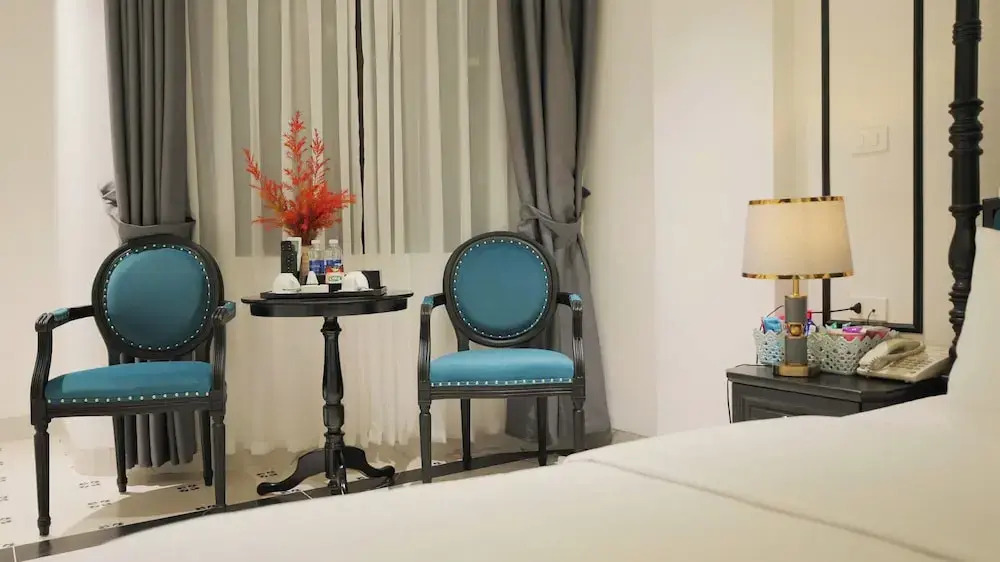 Royal Hotel - Trinh Van Bo, Nam Tu Liem