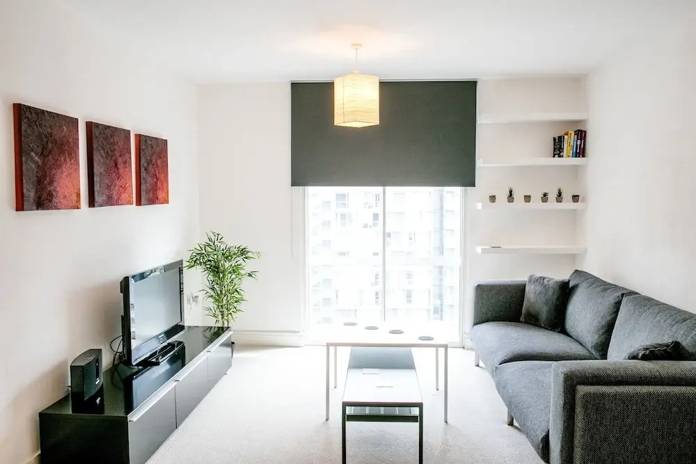 Modern Home by River Thames W/aircon, 4 Guests