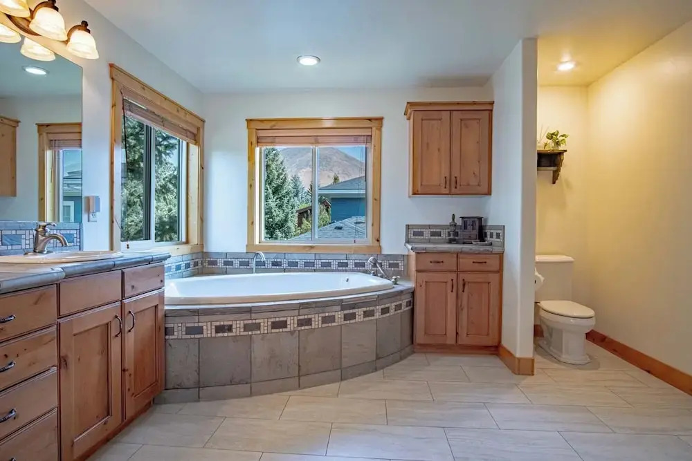 Cranbrook Cottage - Family Home + Hot Tub + Pool Table