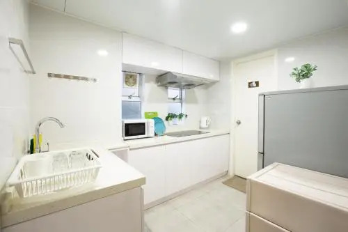 Large 110sqm 3 bedroom 2 min from MTR
