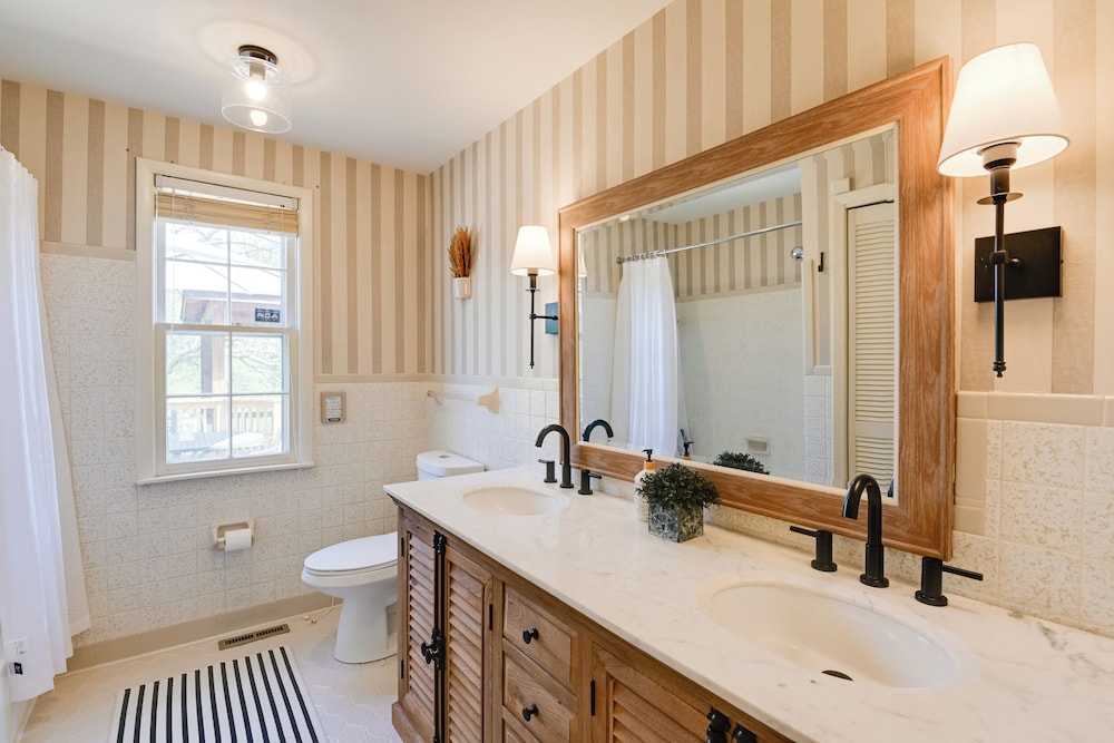 Chic Nashville-area Retreat w/ Private Pool!