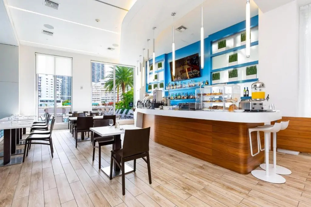 2/2 Miami - Panoramic views at Beachwalk Resort 27th for 6 guests by Ammos VR