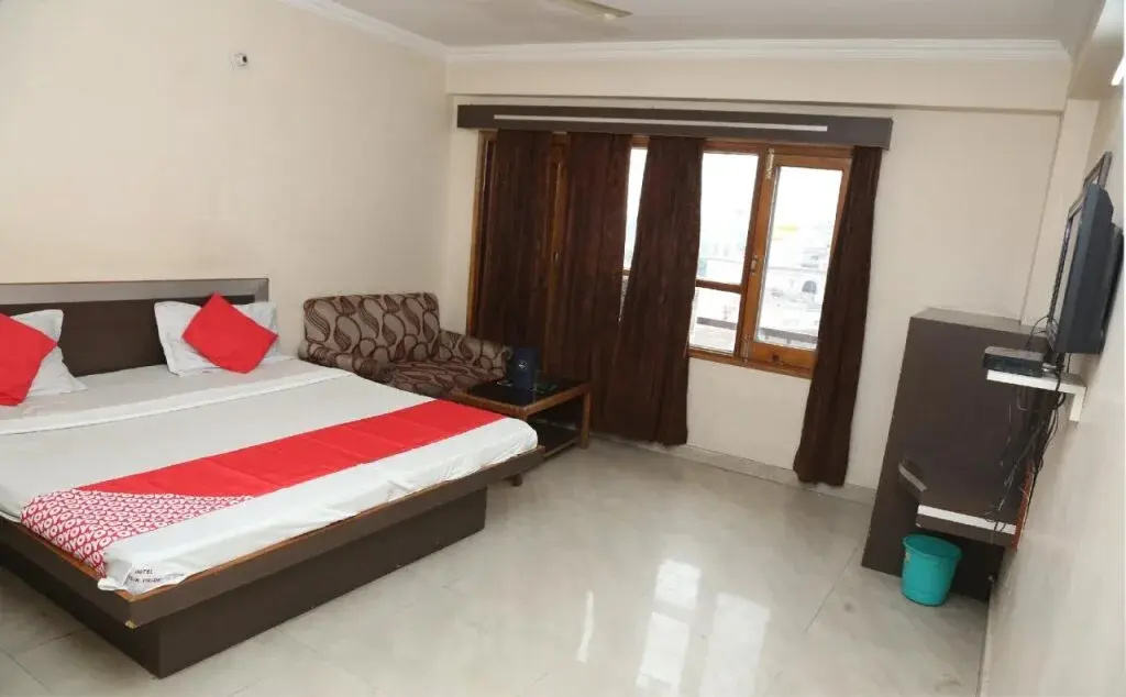 Satyam Hotel