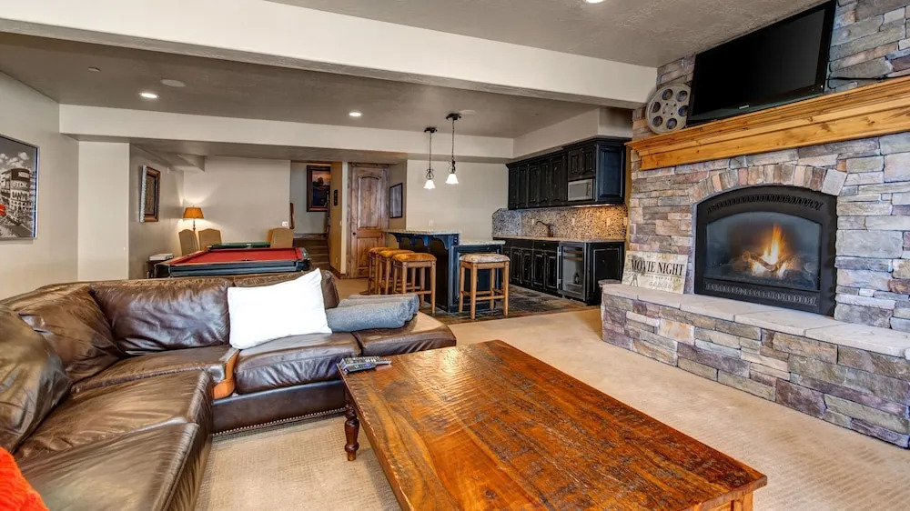 Stillwater Shores 1273 5 Bedroom Townhouse by RedAwning