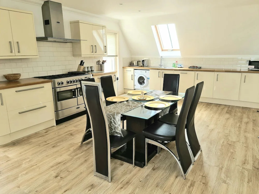 Harbour High - Luxury Beach Penthouse - Sleeps 6