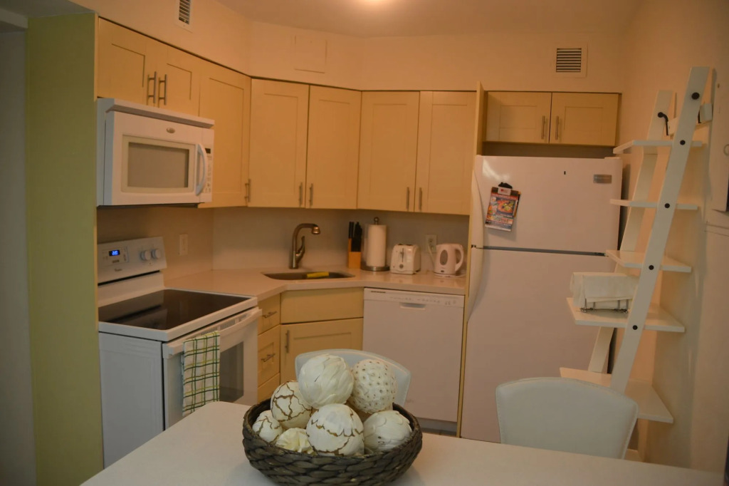 Deluxe Apartments by South Florida Vacations