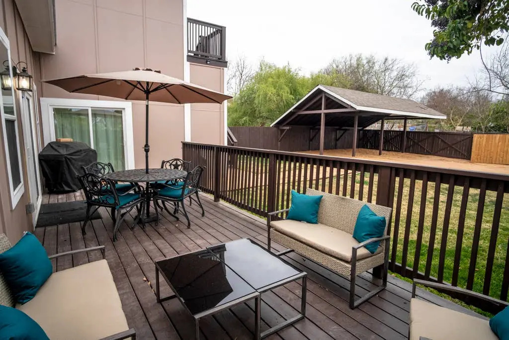 Brand NEW Large Impressive House Near Downtown!