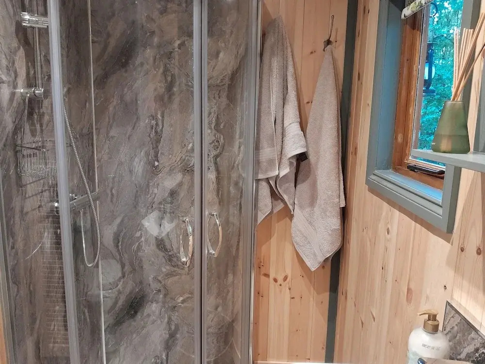 Little Greenwood Shepherd Hut - Sleeps 2