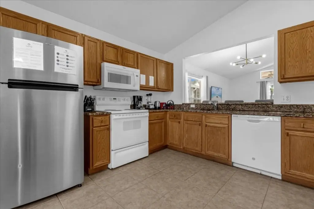 3 Bedrooms 2 Bathrooms Lake Berkley 1076 Lb