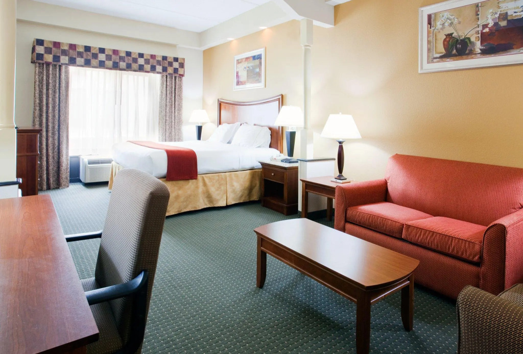 Four Points by Sheraton Fayetteville Fort Bragg