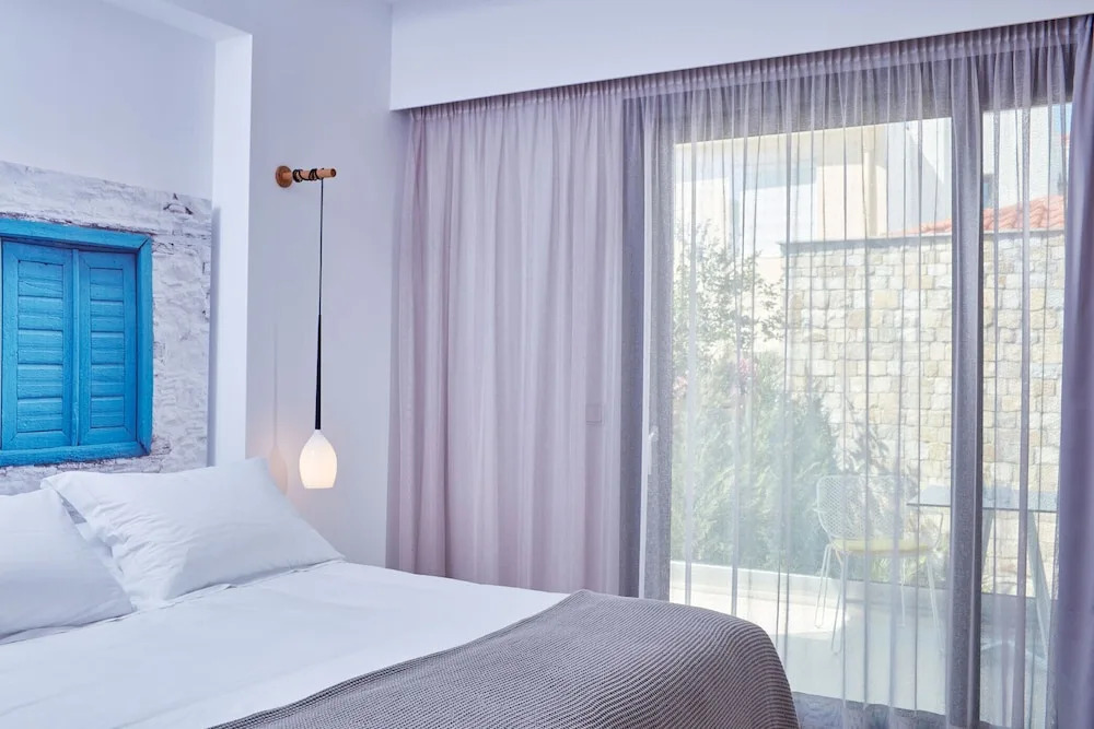 Icon Suites by the sea