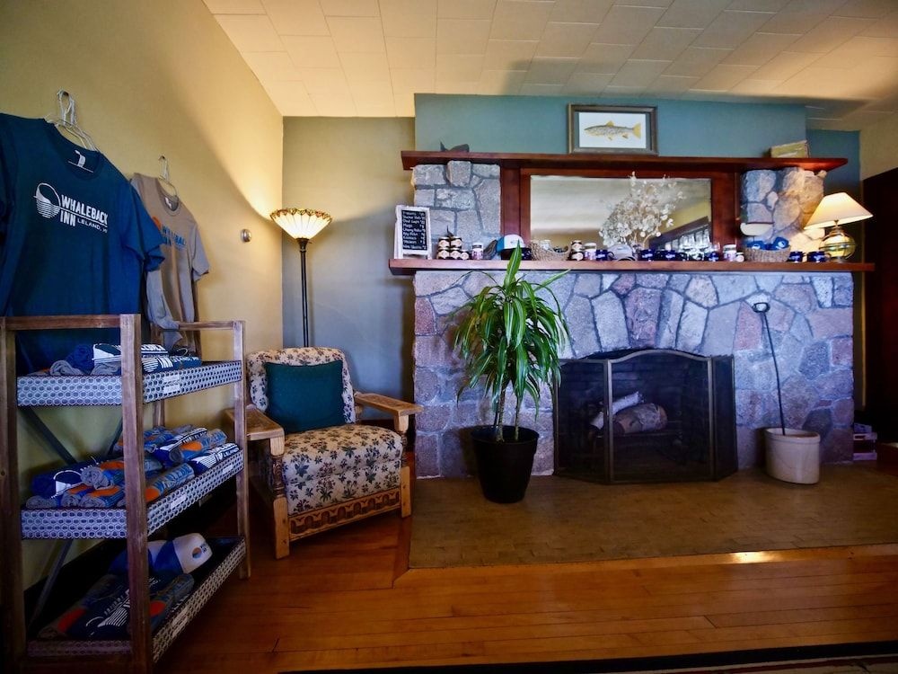Whaleback Inn