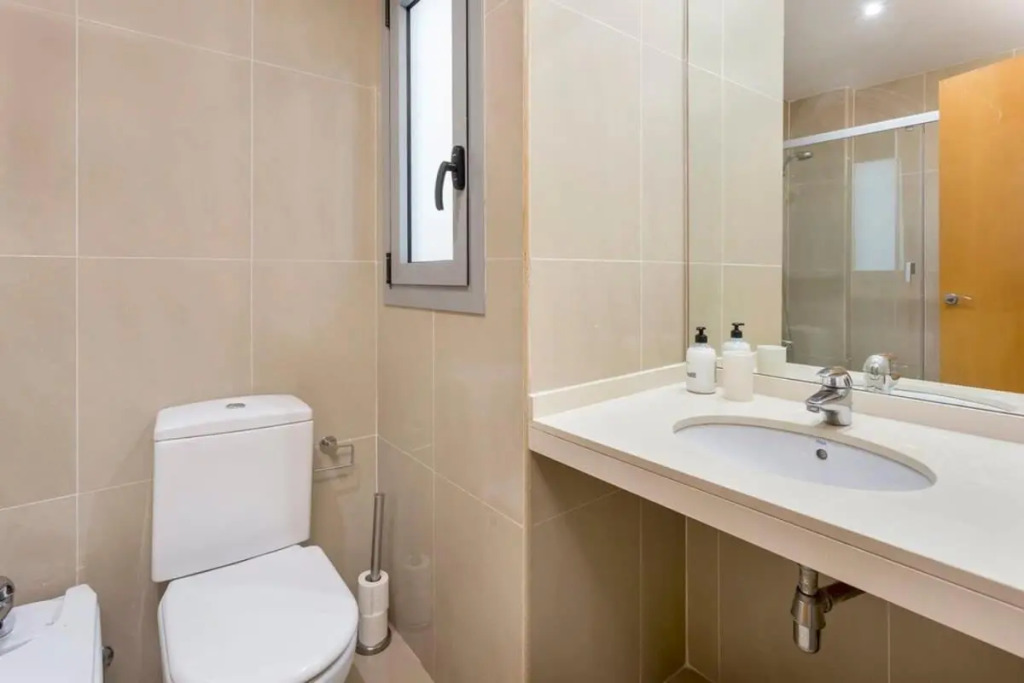 Spacious and Elegant 4 Bedroom with Private Terrace