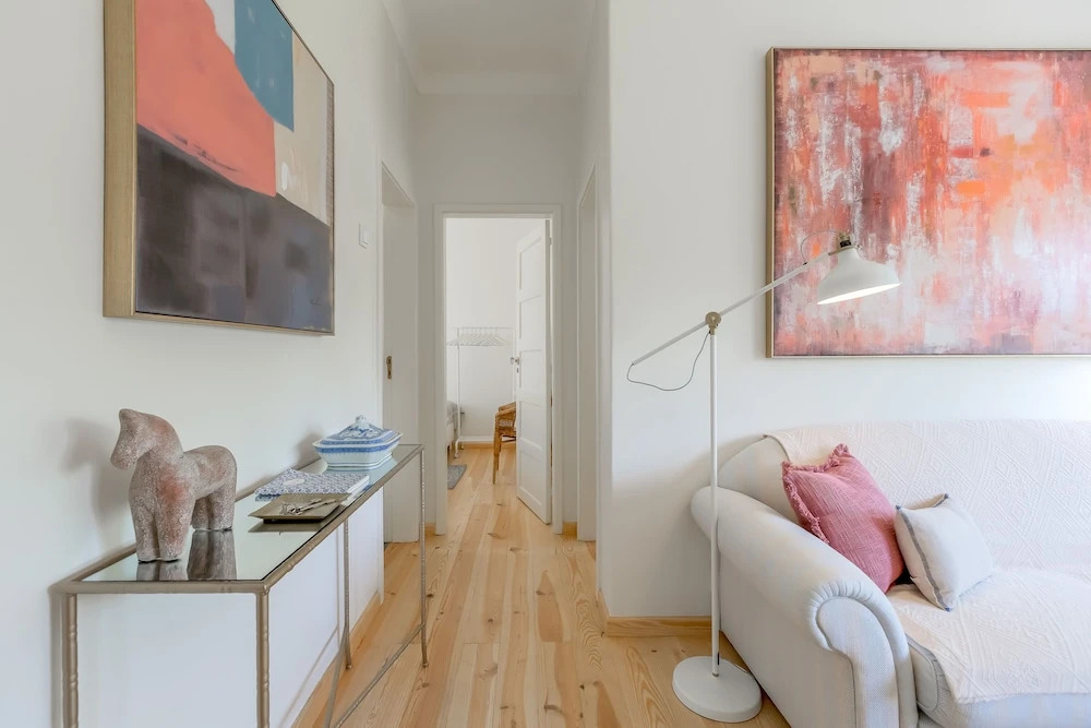 Sunny, Bright and Quiet Apartment, By TimeCooler