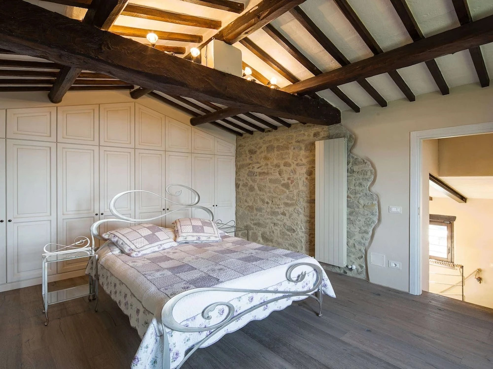 Villa in Cortona with Private Pool