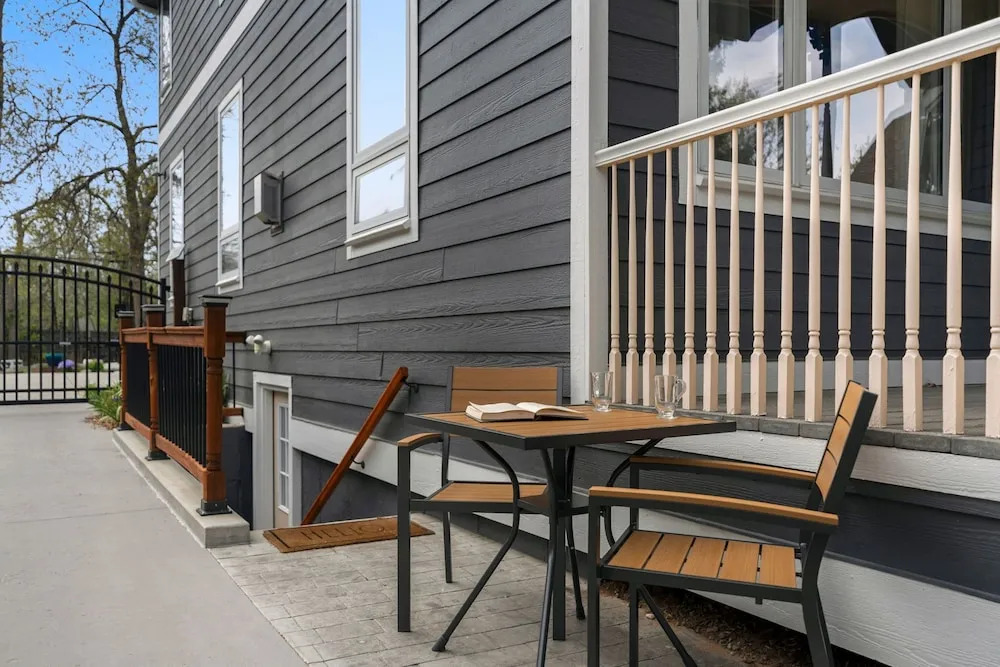 Beautiful Old Town 2 Bedroom Apartment With Bikes!