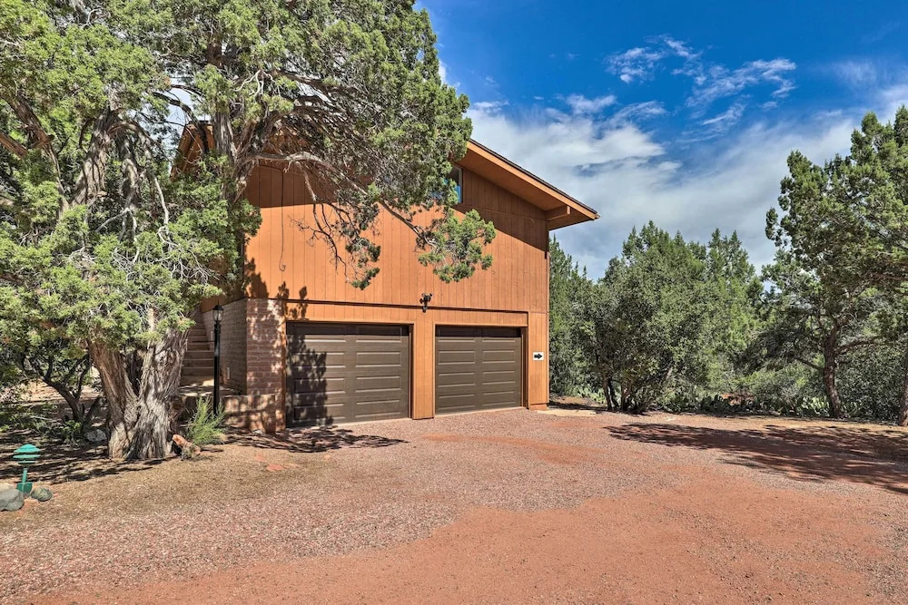 Romantic Sedona Suite w/ Patio < 1 Mi to Trails