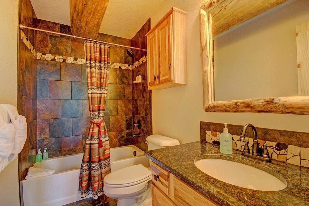 Grand Moose 3 Br home by RedAwning