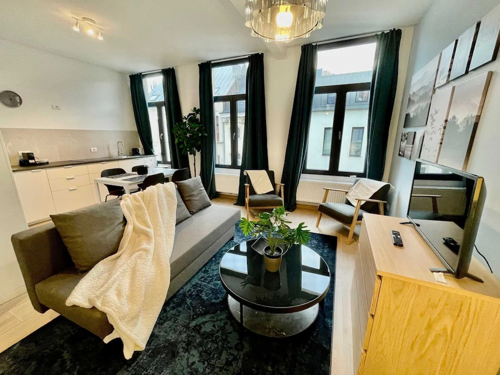 Luxury Dlx 1BR Near Fashion District by Oneluxstay