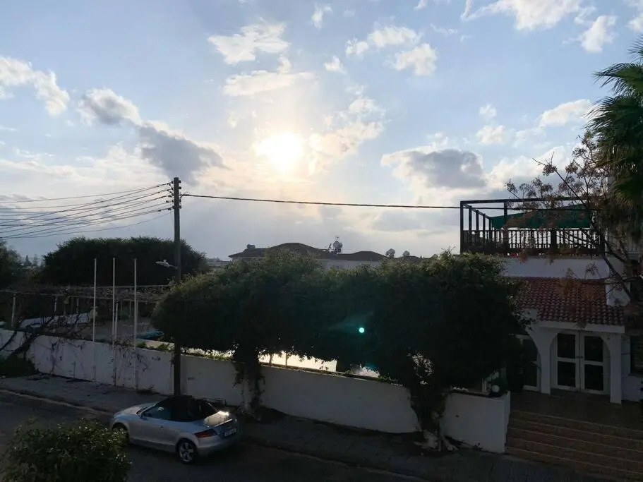 Spacious studio - short walk from Nissi beach!
