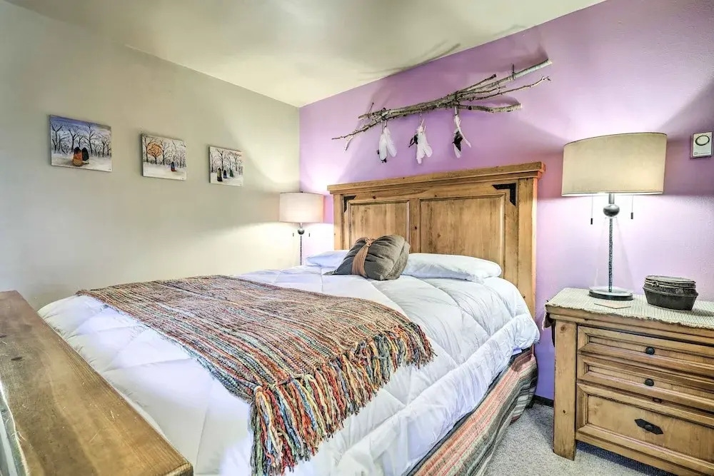 Rustic Condo w/ Deck < 1 Mi to Angel Fire Resort!