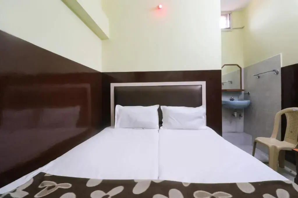 Hotel Monu by OYO Rooms