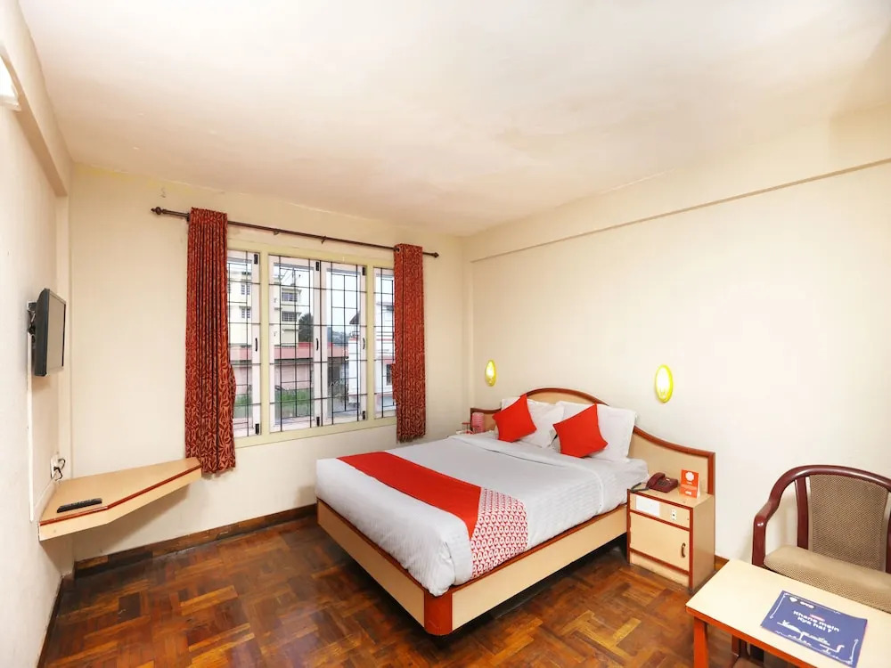 OYO 12956 Royal Hotel