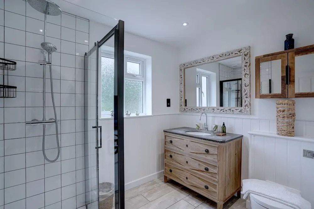 Norfolk Luxe Beach House Sleeps 8 Dog Friendly
