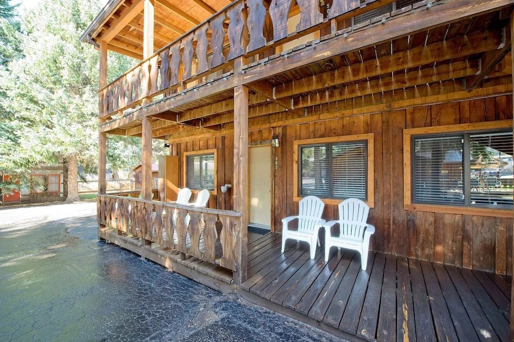 Thunderbird Lodge