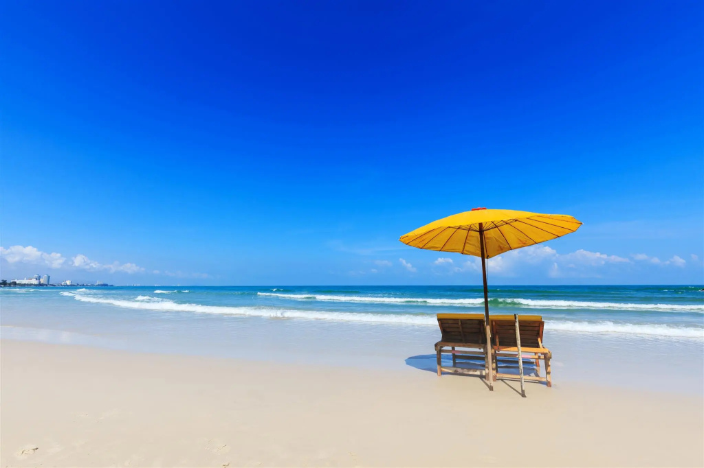 Castaways hua hin