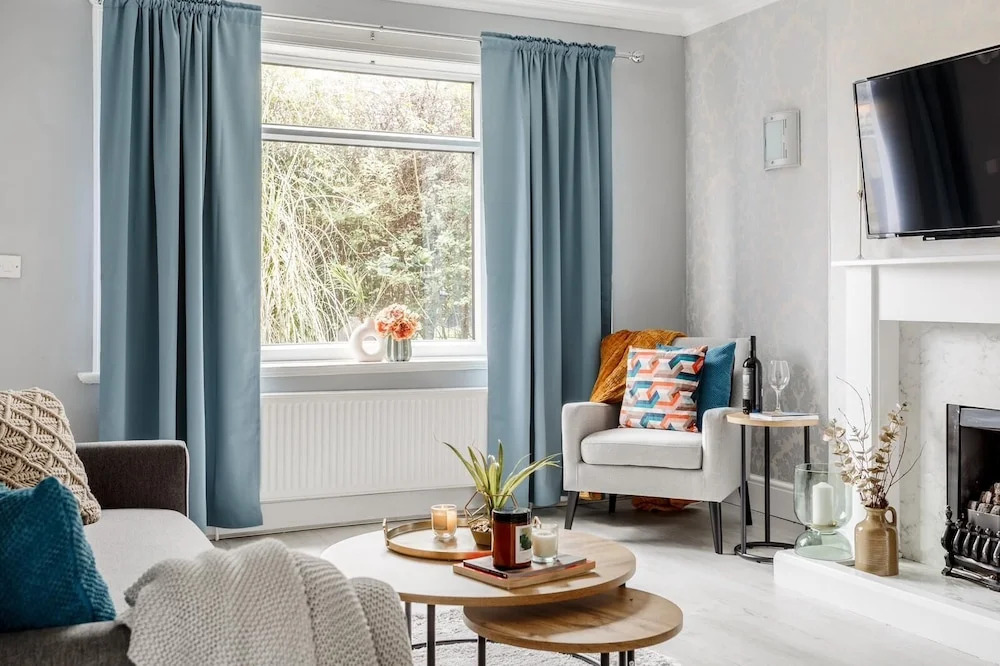 Two-bed House Sleeps 5 With Large Garden & Parking
