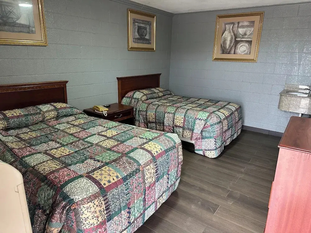 Interstate Inn Express