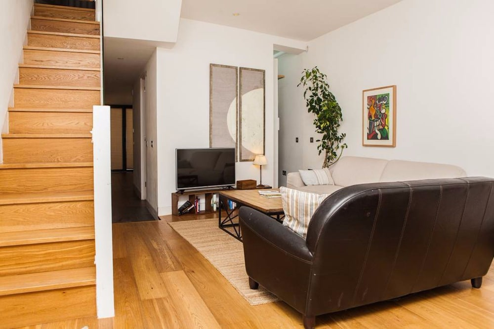 4 Bedroom Home in Sands End