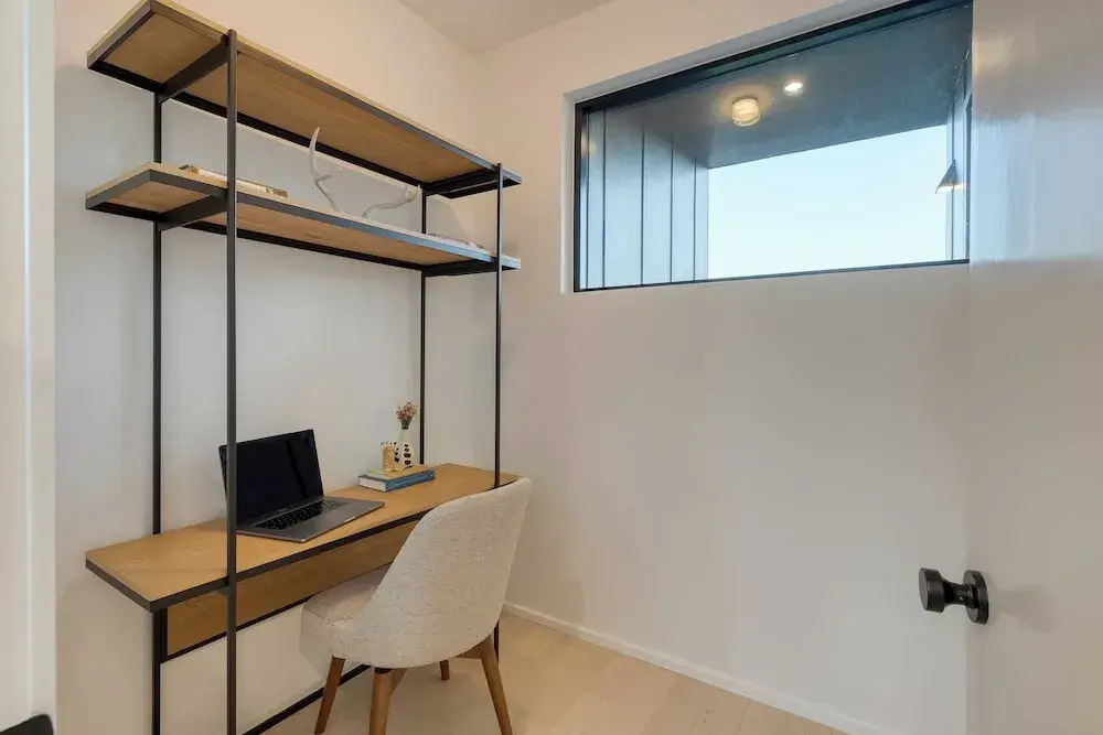 Modern East Austin Home w/ Pool, Near Downtown & Lady Bird Lake Casa 1803 by Avantstay
