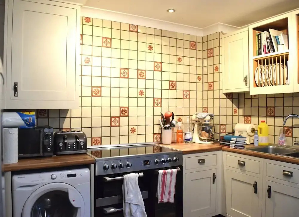 Delightful 1 Bedroom Garden Flat, Near To River