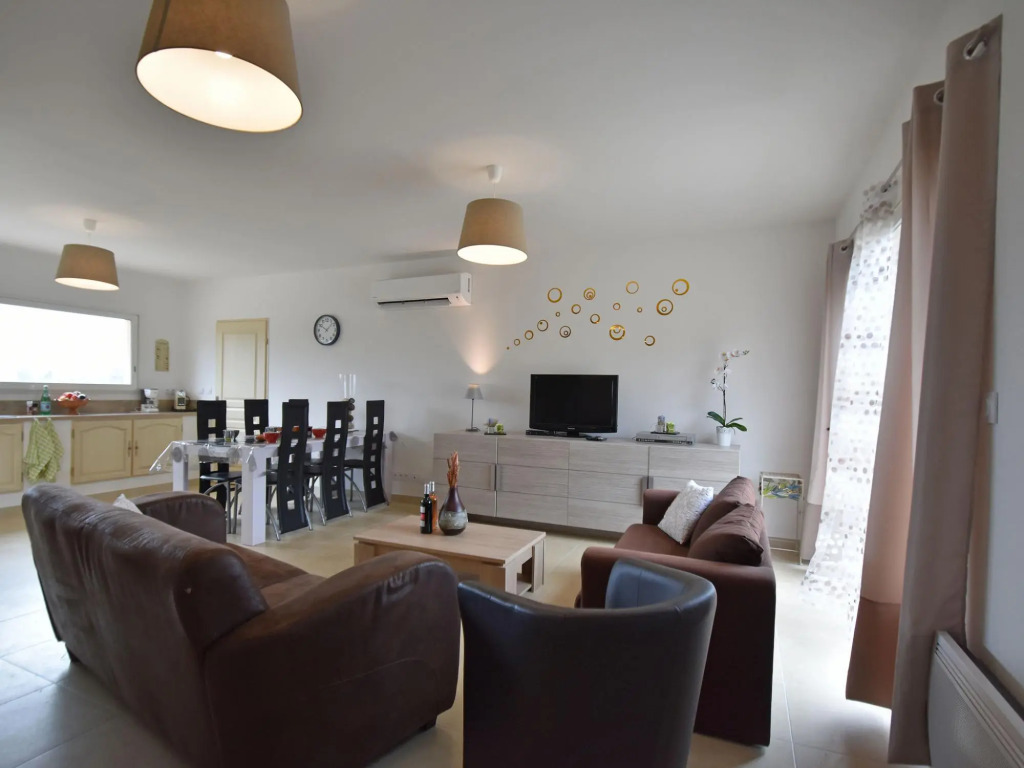 Charming villa in Montmeyan with garden and private pool