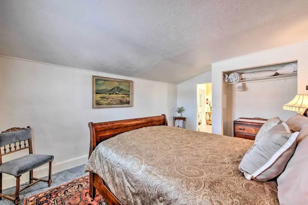 Kik-N-Bak Cottage w/ Beautiful Mountain View