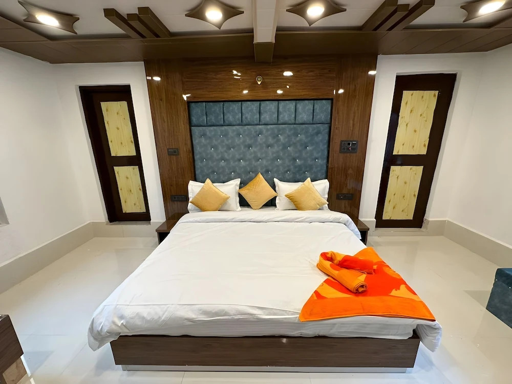 OYO 71096 Shabnam Resorts